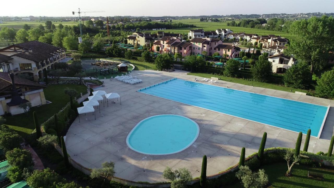 Holidays Garda Resort Village Peschiera del Garda Buitenkant foto