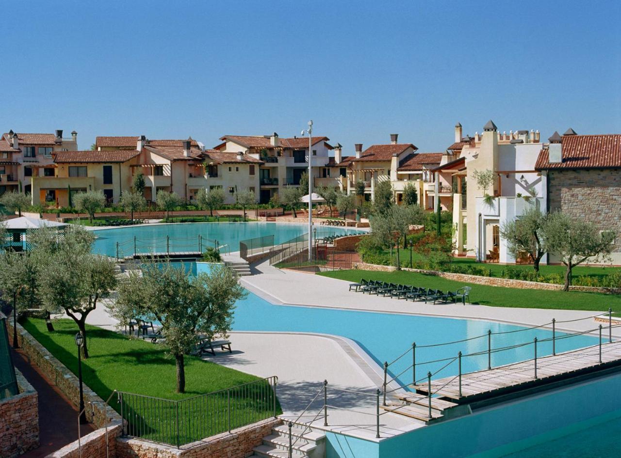 Holidays Garda Resort Village Peschiera del Garda Buitenkant foto