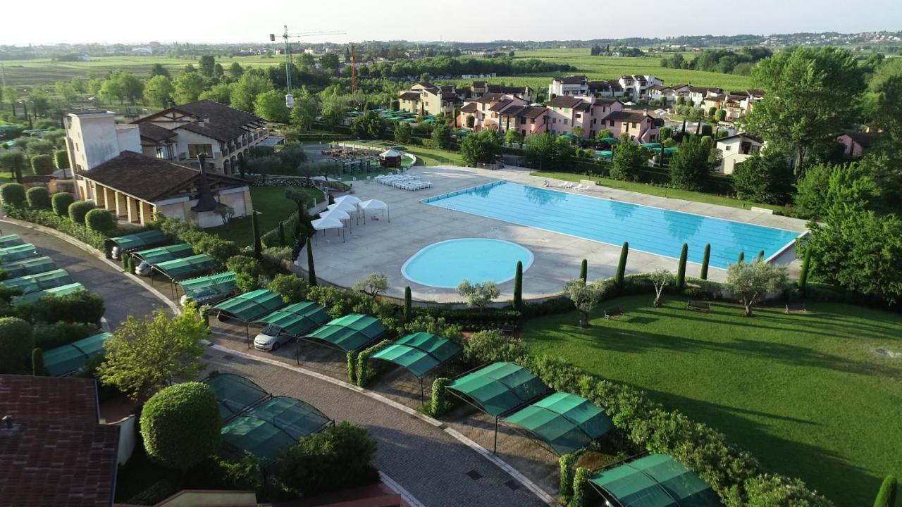 Holidays Garda Resort Village Peschiera del Garda Buitenkant foto