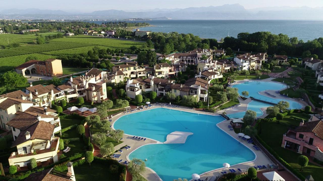 Holidays Garda Resort Village Peschiera del Garda Buitenkant foto