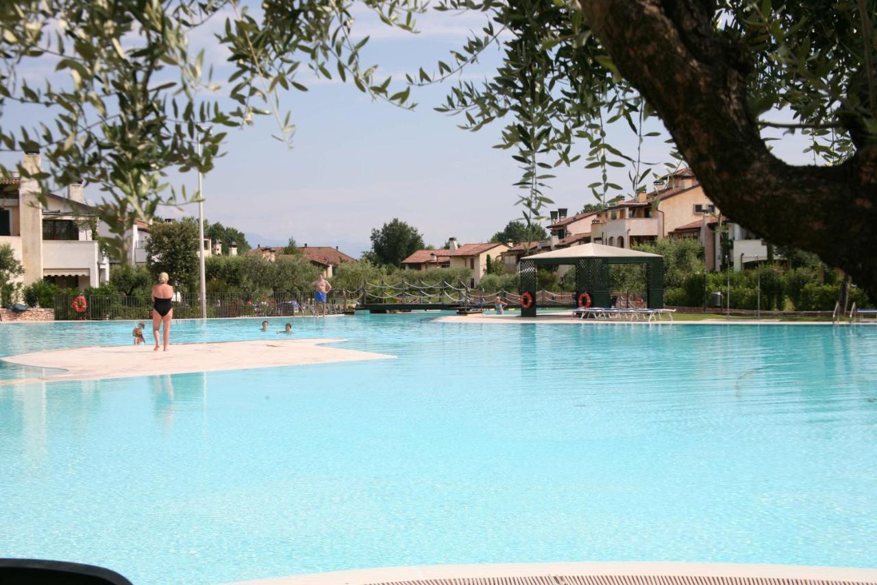 Holidays Garda Resort Village Peschiera del Garda Buitenkant foto